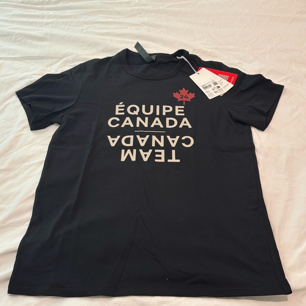 Lululemon team Canada Olympic T-shirt sz L